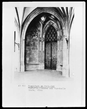 Kaiserdom Sankt Bartholomäus — Westturm — Portal