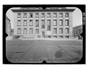 Malchin, Am Markt 1. Rathaus (1925/1927).