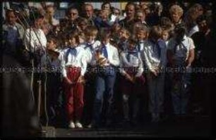 Jungpioniere bei den Feierlichkeiten zum 40. Jahrestag der DDR
