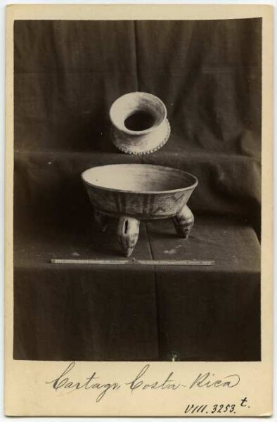 Two clay vessels from the Museo Nacional, San José (Costa Rica)