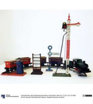 Bing Spielzeug-Eisenbahn mit Zubehör