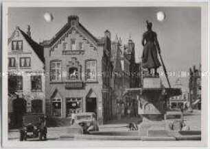Husum, Markt mit Brunnen (Stine)