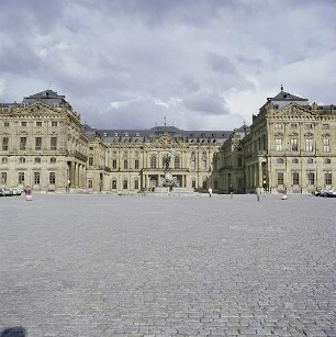 Würzburg. Fürstbischöfliche Residenz. Ansicht von Westen