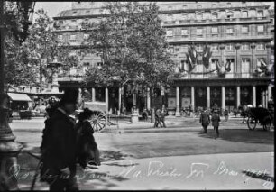 Paris. Place du Théâtre, festlich geschmückt anlässlich des Besuchs des Königs von Spanien