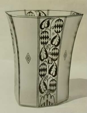 Becherglas mit schwarzem Bonzitdekor : Becherglas mit schwarzem Bonzitdekor. Verwalter, Kunstgewerbemuseum Dresden