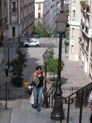 Steile Treppen führen hinauf zum Montmartre, Blick nach Norden
