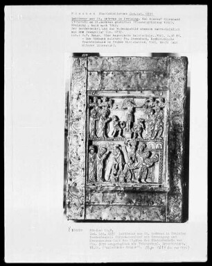 Triptychon — Mittelbild mit Kreuzigung und Grablegung Christi