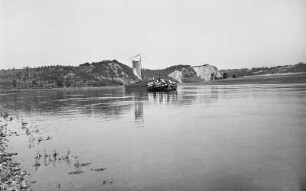 Segelnder Lastkahn auf der Elbe bei Niedermuschütz
