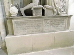 Stadtkirche-Chorraum Innen - Ansicht im Ostnordosten-Epitaph des Philipp von Wolmershausen (g 1583) und Gemahlin (g 1593)-Textkartuschen mit Laudatio im Detail