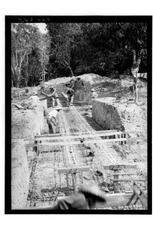 Bauprojekt : Thailand. Arbeiten an den Fundamenten aus Eisenbeton für ein unbekanntes Bauprojekt, 1908/1913