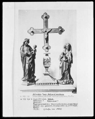 Standkreuz; Madonna und heilige Magdalena