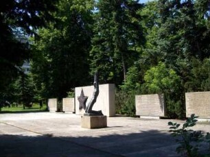 Hoyerswerda: Neustadt, Ehrenhain und Gedenkstätte