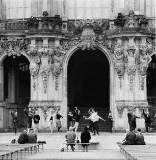 Zwinger Ballettprobe : Ballettprobe vor dem Wallpavillon im Dresdner Zwinger