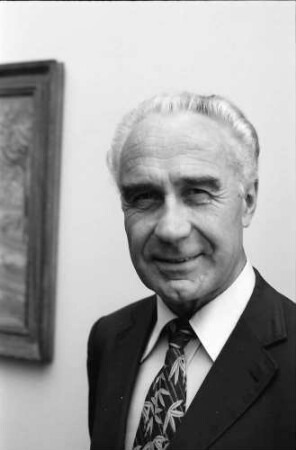 Freiburg: Regierungspräsident Dr. Hermann Person, Porträt