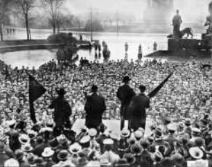 Demonstration gegen die Regierung Ebert-Scheidemann in Berlin