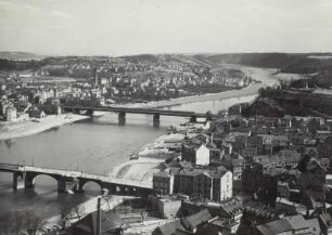 Meißen, Stadtansicht : Meißen. Blick vom Burgberg elbaufwärts über die Elbbrücken und Spaargebirge
