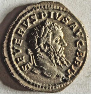 Römische Münze, Nominal Denar, Prägeherr Septimius Severus, Prägeort Rom, Original