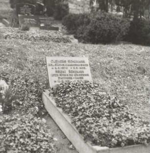 Grabstätte für Stadt-Musikdirektor Clemens Schumann (gestorben 1938) und Frau Helene : Grabstätte für Stadt-Musikdirektor Clemens Schumann (1876-1938) und Frau Helene. Königstein (Sächsische Schweiz), Evangelischer Friedhof, Goethestraße