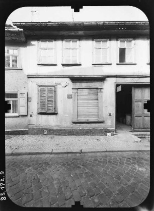 Erfurt-Altstadt, Glockenquergasse 9. Wohnhaus. Straßenfront (Teilansicht)