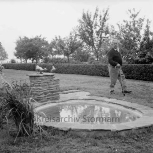 Kleingärtnerverein Fuhlenstegen e.V.: Person beim Wasserbecken mit Springbrunnen