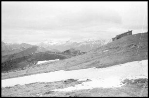 Schmittenhöhe: Fernblick auf die Tauern, Steinernes Meer [Schneefeld im Vordergrund]