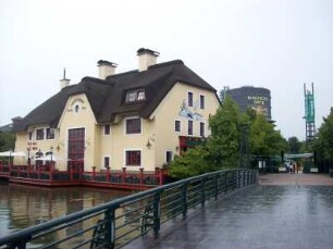 Oberhausen: Restaurantgebäude am Centro, Centro-Park, Gasometer