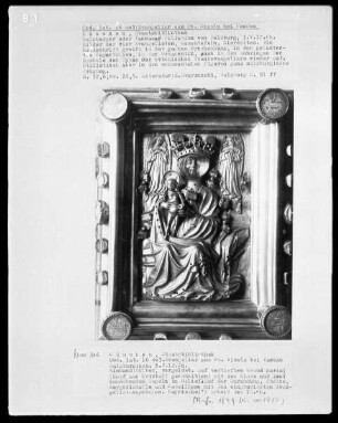 Prachtevangeliar — Maria mit dem Kind mit zwei Engeln, in Medaillons in den Ecken die Evangelistensymbole
