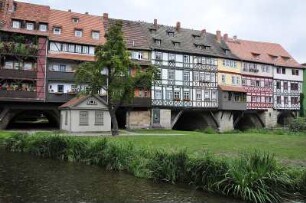 Krämerbrücke in Erfurt : Das Zentrum der Thüringer Landeshauptstadt Erfurt wird dominiert von vielen historischen denkmalgeschützten Gebäuden. Bild: Blick auf die historischen Häuser der mittelalterlichen Ladengasse Krämerbrücke in Erfurt, 2008
