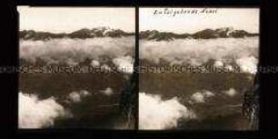Blick von der Eigerwand ins wolkenverhangene Tal