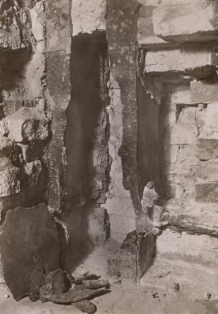 Kessel 13, W.II - Durchgebrannte Trägerverankerung (von rechts gesehen)