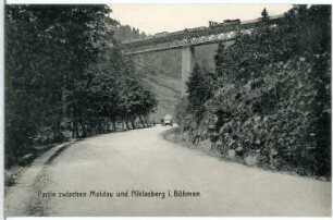 Niklasberg. Eisenbahnbrücke mit Eisenbahn