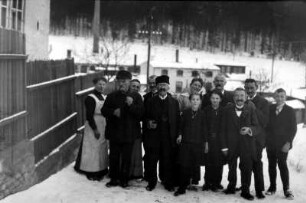 Familienaufnahme im Winter an der Flader-Villa