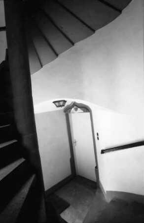 Heitersheim: Treppe im Ritterhaus; mit gotischer Tür
