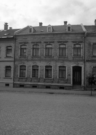 Schöneck, Hauptstraße 73. Wohnhaus (um 1880/1900). Straßenansicht