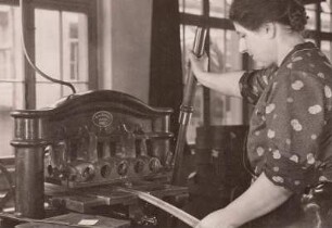 Dresden, Bromsitwerke, Prägemaschine
