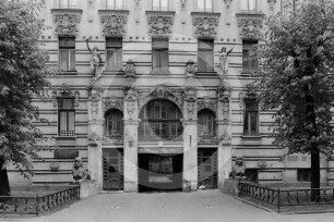 Eingang des Mietshauses Alberta iela 2a (Albertstraße) in Riga