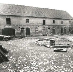 Markranstädt-Thronitz, Ringstraße 41. Vierseithof (1881). Hofansicht des rechten Stallgebäudes