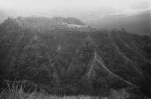 Zerklüfteter Lavastrom : Vulkanische Berglandschaft