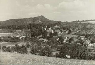 Thürmsdorf, Ortsansicht mit Blick zum Kleinen Bärenstein