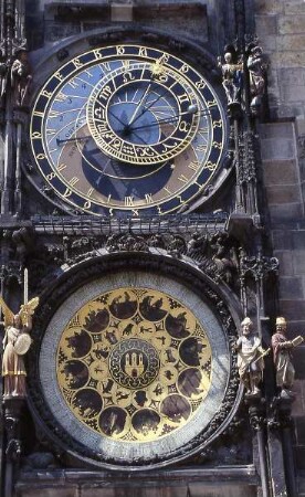Prag - Die Astronomische Uhr am Rathaus : Die Astronomische Uhr am Altstädter Rathaus, aufgenommen in Prag im Mai 2004