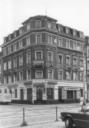 Dresden-Neustadt, Königsbrücker Straße 44. Wohnhaus mit Speisegaststätte "Sibyllenort" und Laden (um 1895). Eckansicht