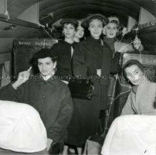 Dior-Mannequins-Treffen im Flugzeug in Köln-Wahn