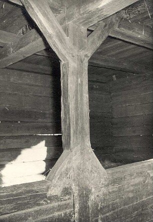 Wirtschaftsgebäude in Klein Partwitz, Detail : Bauwesen - Wirtschaftsgebäude und Gehöfte. Ort: Bjezdowy / Klein Partwitz. Bansenwand mit Pfeiler