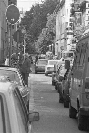 Autoverkehr in der Adlerstraße
