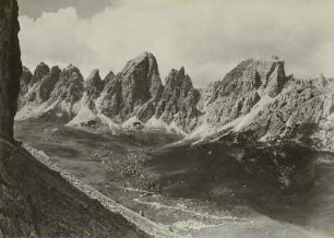 Dolomiten. Sella-Gruppe. Blick vom Val-Sebus nach den Geisslerspitzen