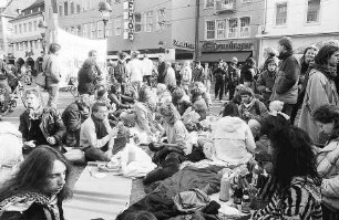 Freiburg im Breisgau: Wohnungslose Studenten demonstrieren am Bertoldsbrunnen