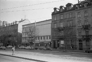 Anwohnerbeschwerden über Lärmbelästigungen durch Jugendliche im stillgelegten Kino "Capitol" in der Kaiserallee 25 a