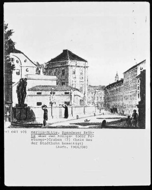 Berlin-Mitte, Spandauer Brücke über den Königs- (oder Festungs-) Graben (?) (beim Bau der Stadtbahn beseitigt)