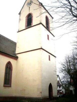 Ansicht von Südwesten mit Kirche über Kirchturm-im Kern Gotisch - Glockengeschoß Barock erneuert