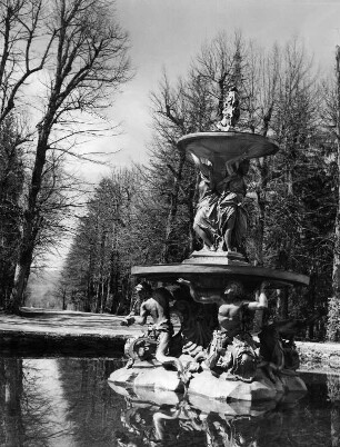 Drei-Grazien-Brunnen : Drei-Grazien-Brunnen (1725/1750). San Ildefonso, Garten des Palacio Real